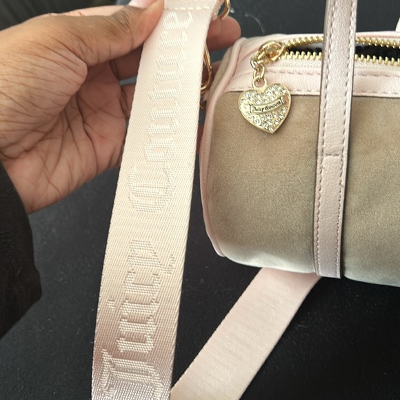 Juicy Couture Barrel Bag - Picture 3 of 4